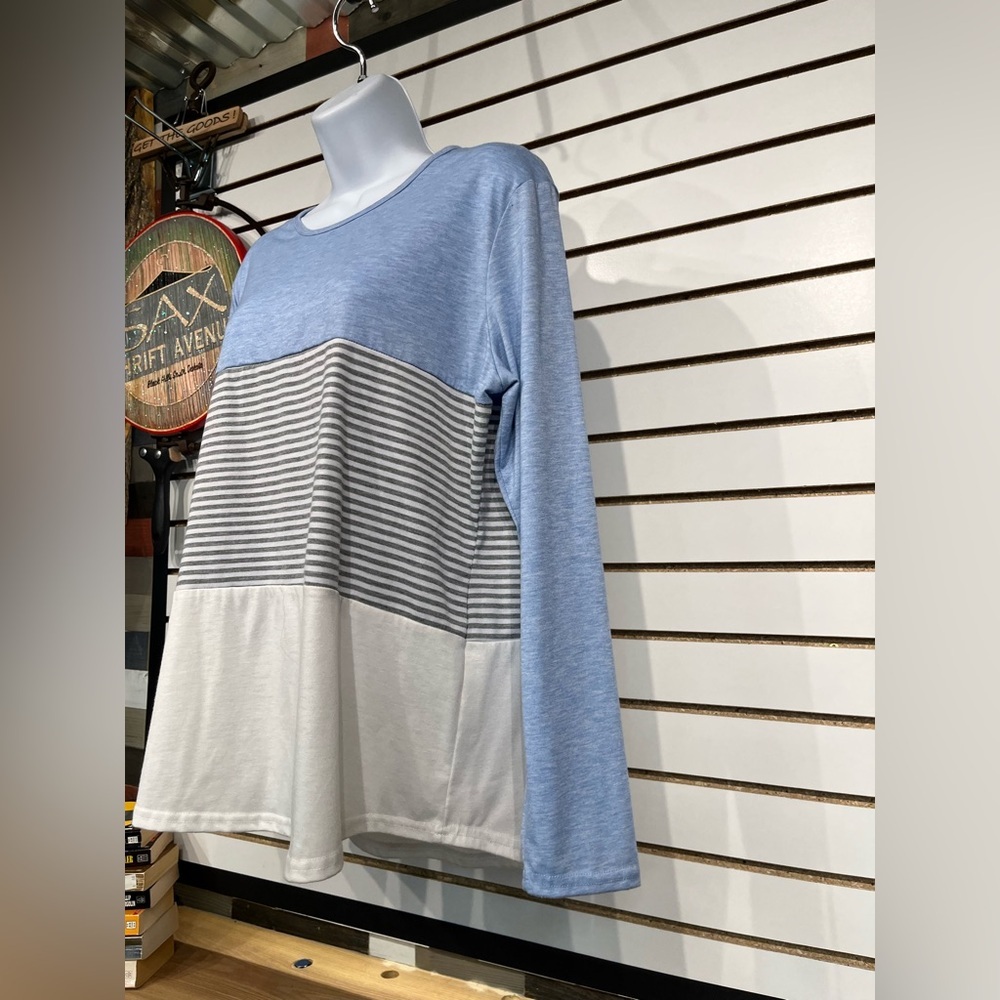 🔥Colorblock tee size large - Picture 3 of 7